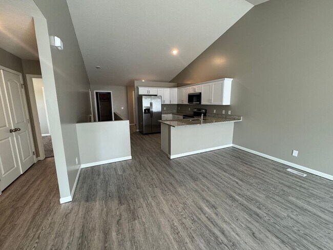 Building Photo - 1059 N 170th Ave