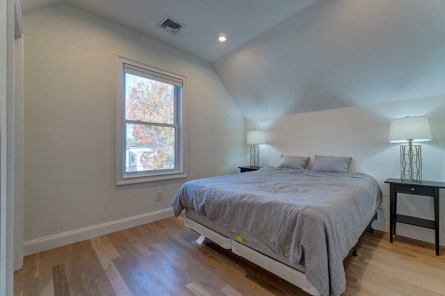 Building Photo - 67 Winchester Ave