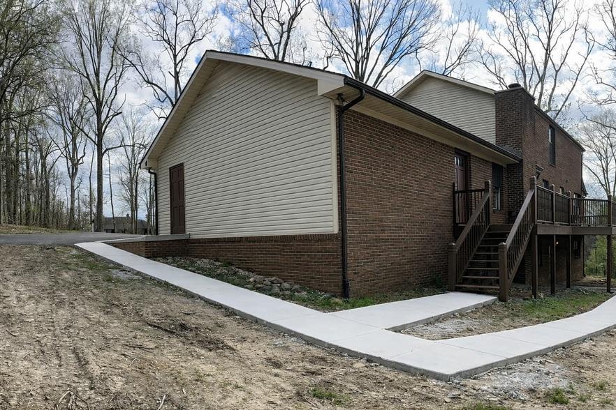 Building Photo - 1230 Stonewall Jackson Dr