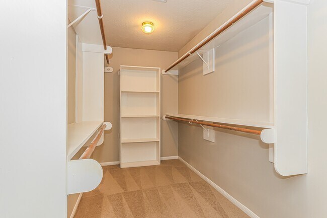 Building Photo - 112 Golfview Ct