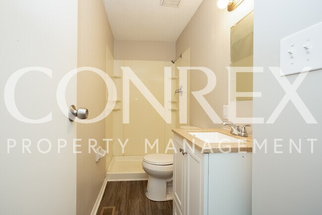 Building Photo - Lovely Tri-Level Home