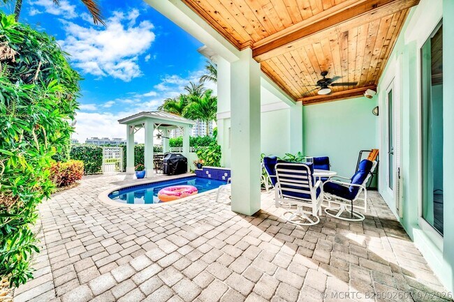 Building Photo - 138 Marine Way