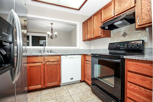 Building Photo - Spacious Condo in East Charlotte; Minutes ...
