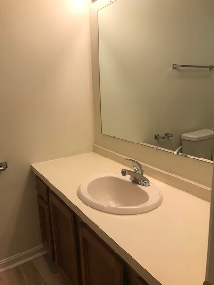 Building Photo - 2105 Wexford Rd