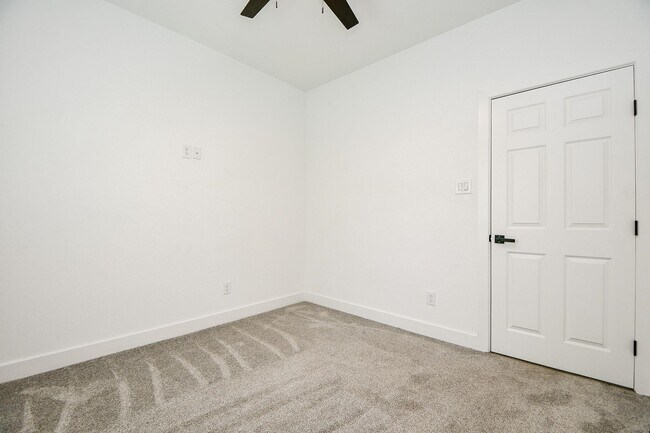 Building Photo - 9734 Pelsey St