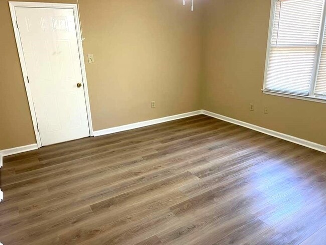 Building Photo - 7941 Creekstone Way