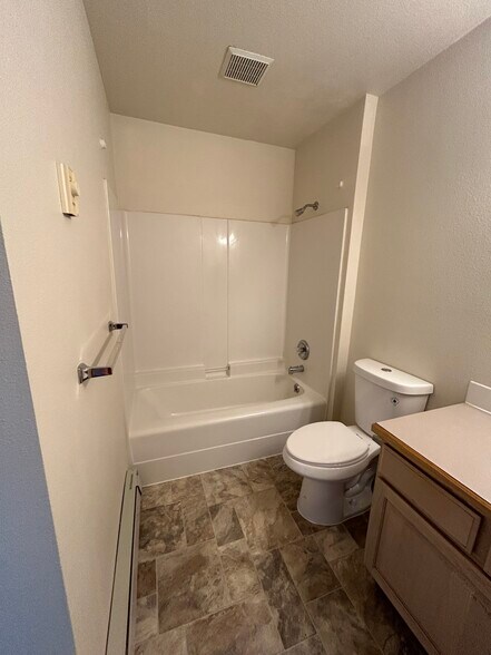 Master bedroom bath - 220 E Mission Ave