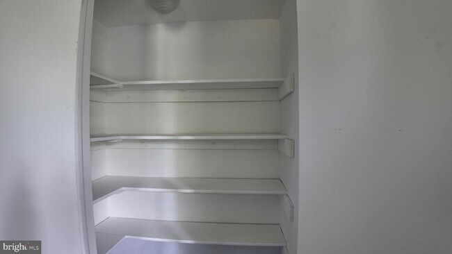 Building Photo - 1721 Springhouse Ct