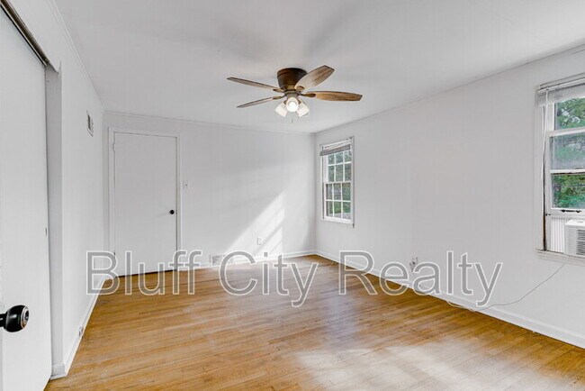 Building Photo - 1620 Sterling Dr