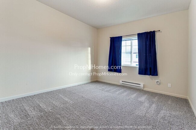 Building Photo - Beautiful Must See Two Bedroom Condo in Ce...