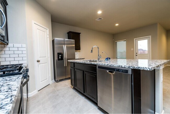 Building Photo - 5502 Pleasant Falls Dr