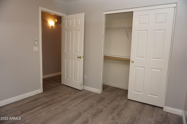 Building Photo - 2046 N Parish Ln