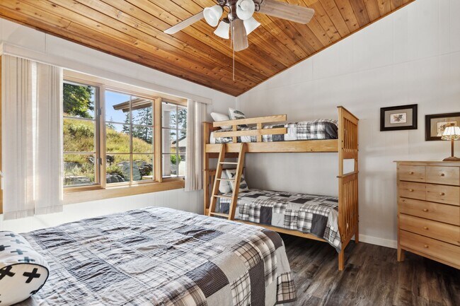 Building Photo - 1 bedroom, 1 bath condo on Whitefish Lake