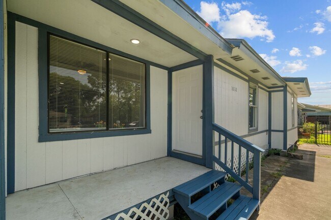 Building Photo - Charming 5- Bedroom Home in the Heart of T...