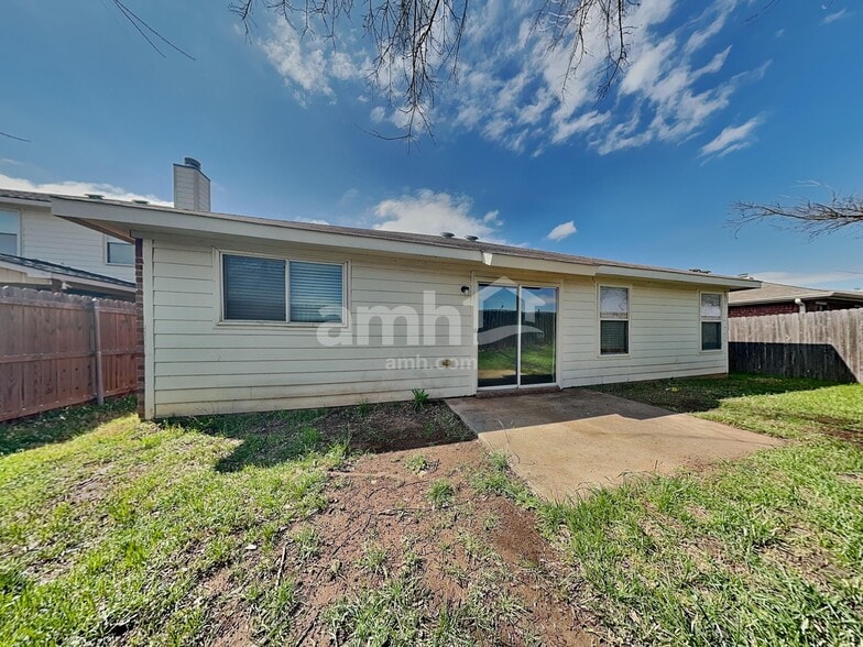 Building Photo - 8528 Hawkview Dr