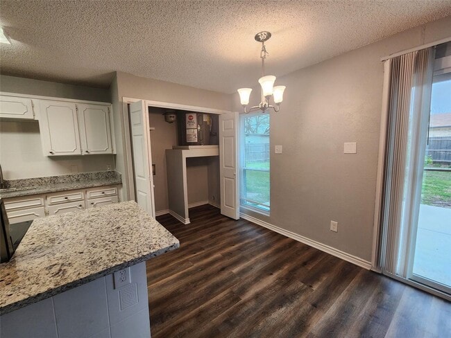 Building Photo - 3 BR/2BA | Renovated Single Family Home | 2-Car Garage | Fenced backyard