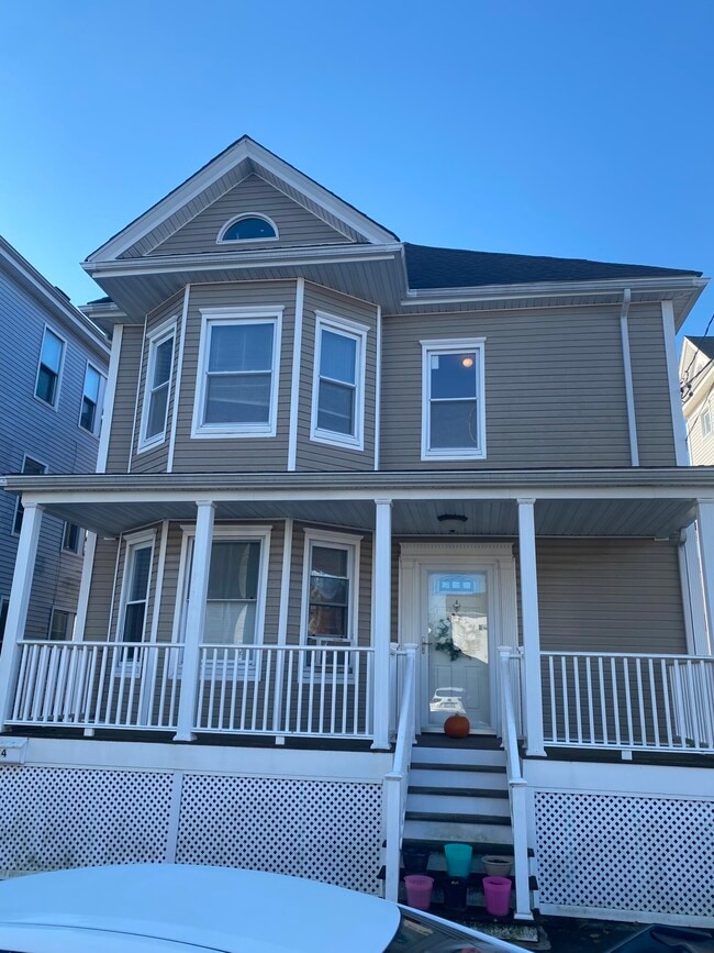 Primary Photo - 84 Sidney St