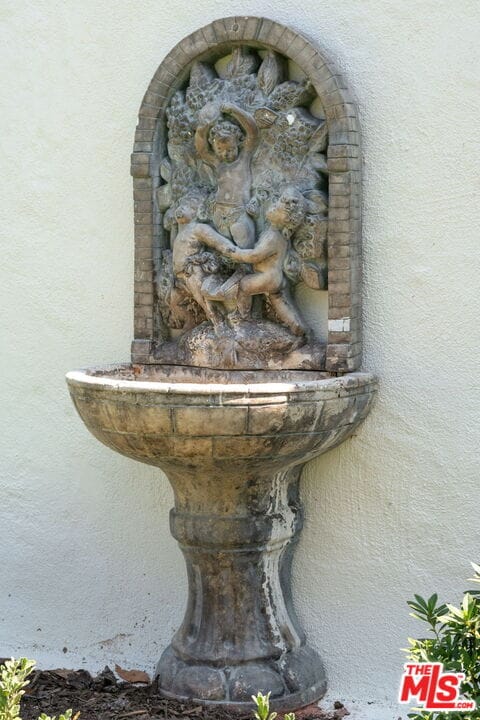 Building Photo - 802 Cochran Ave