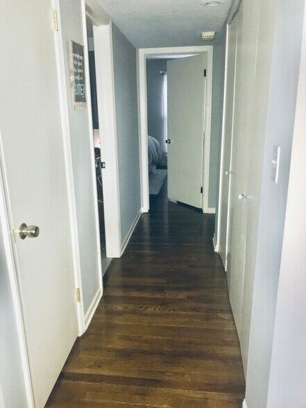 Lots of hallway closet space - 4426 Jarboe St