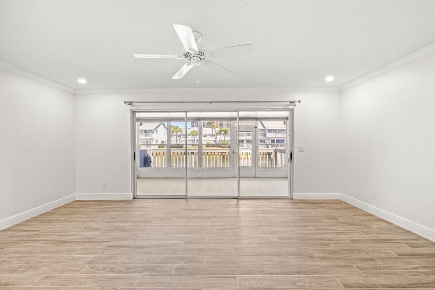 Building Photo - 4949 N Hwy A1A