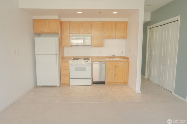 Building Photo - 0Bd/1Ba Seattle Condo