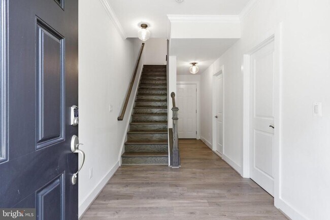 Building Photo - 2252 S Glebe Rd