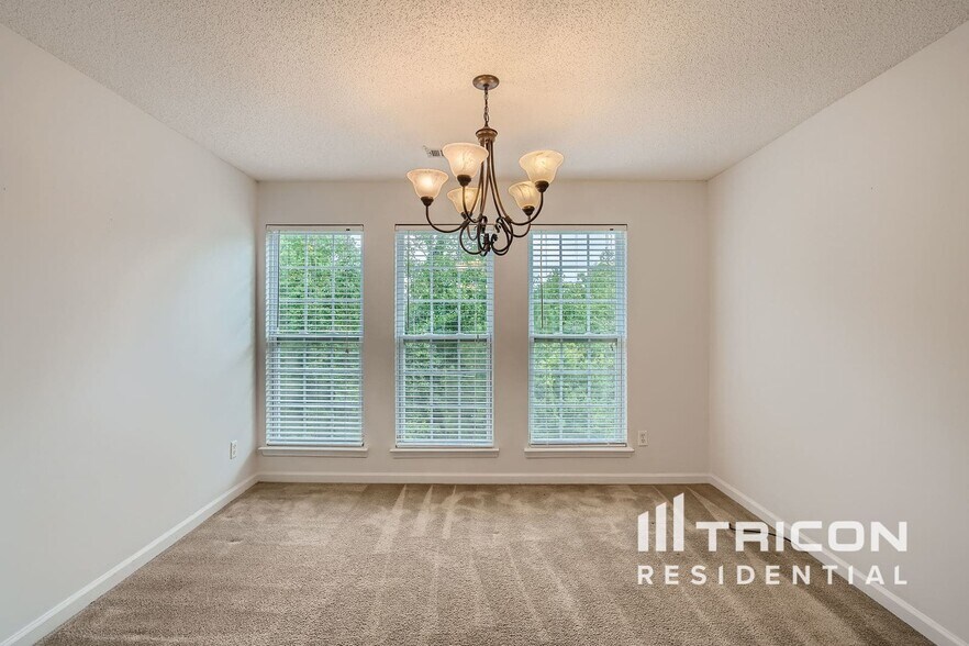 Building Photo - 5519 Village Ridge