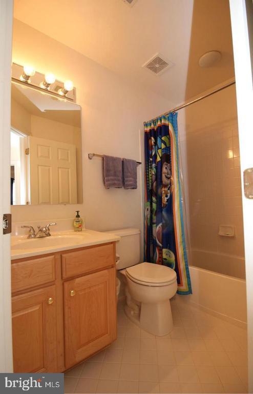 Building Photo - 4553 Fair Valley Dr