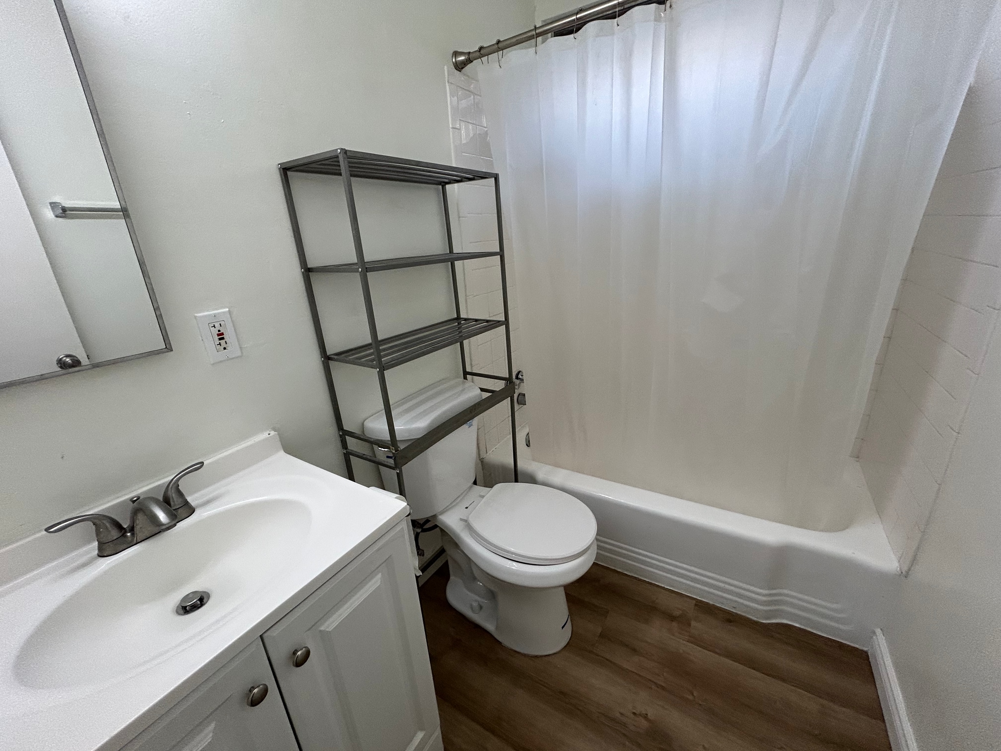 Bathroom - 418 N Chester Ave