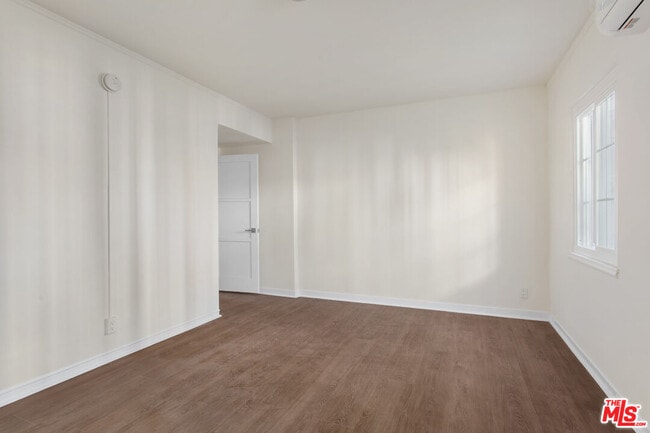 Building Photo - 1154 Cochran Ave