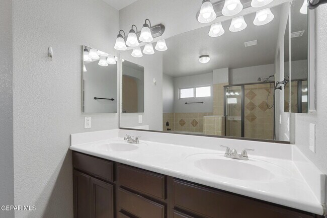 Building Photo - 363 Duskwood St