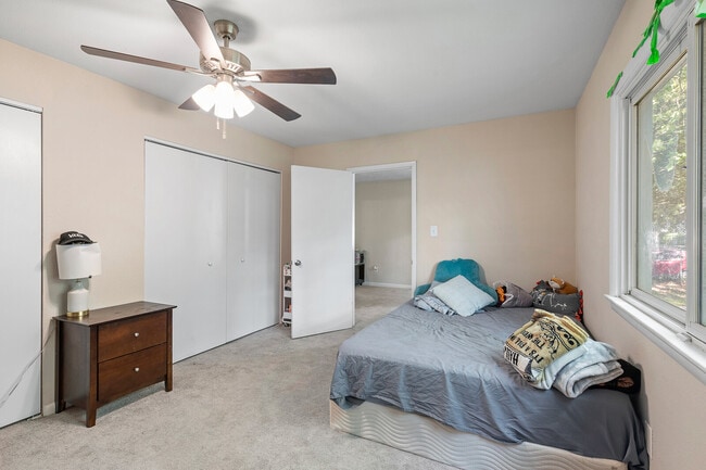 Building Photo - 222 Belray Dr