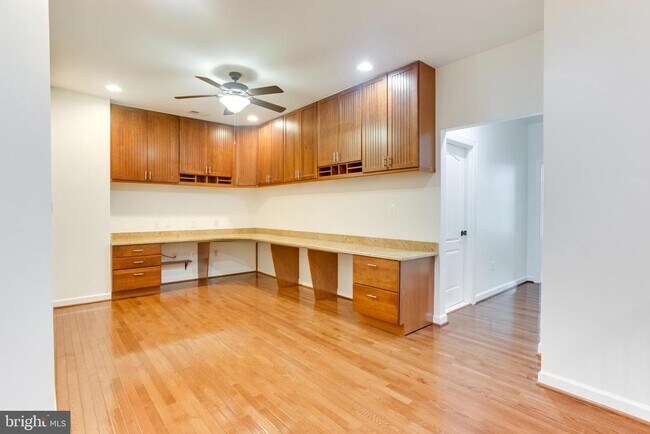 Building Photo - 18353 Fairway Oaks Square