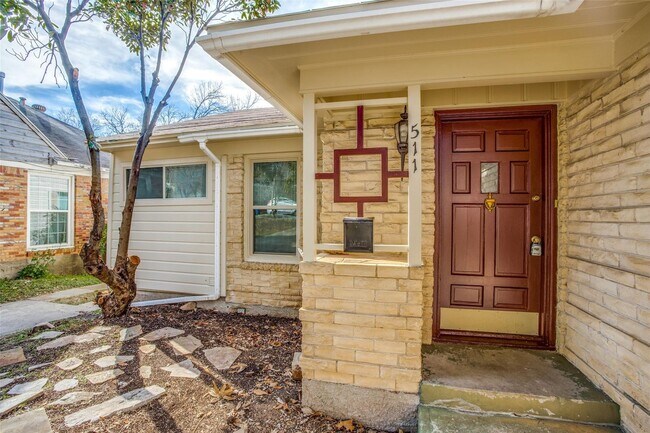 Building Photo - 511 N Oak Cliff Blvd