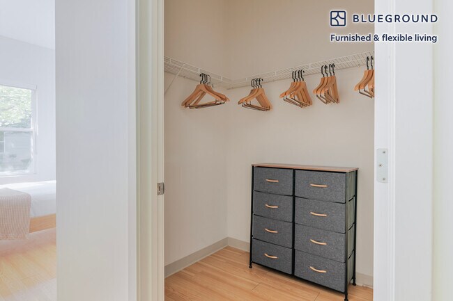 Building Photo - 320 D St