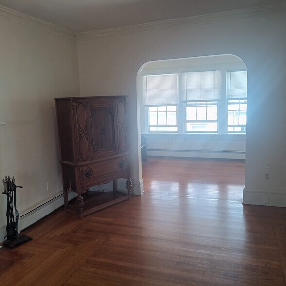 Side office/ /guest room/play room - 29 Ogden St