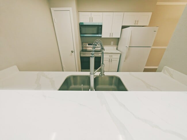 Building Photo - 8100 Cambridge St