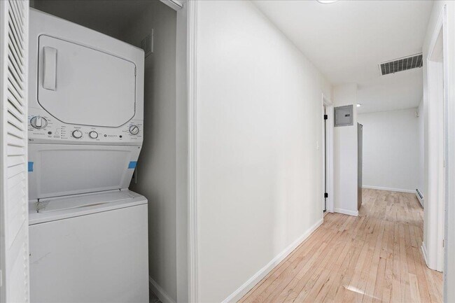 Building Photo - 212 Seaview Ave