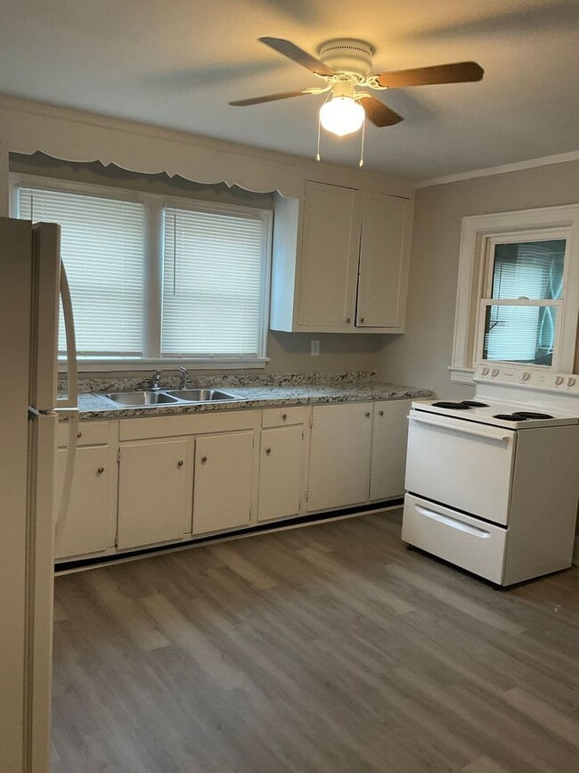 Building Photo - You will love this 2 bedroom/1 bath home in Gastonia.