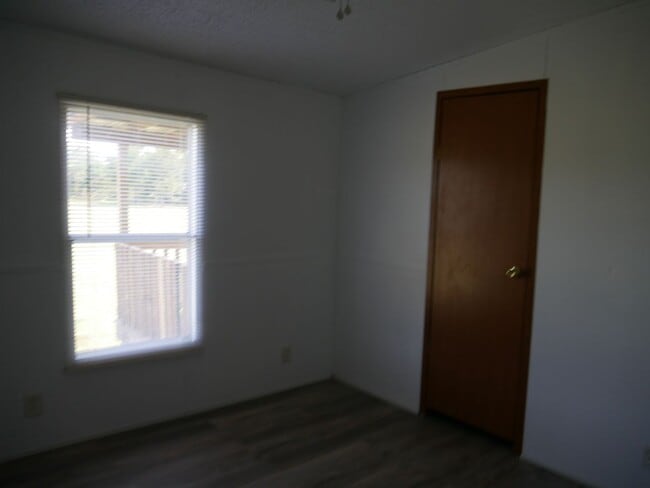 Building Photo - Adorable mobile home in Quitman
