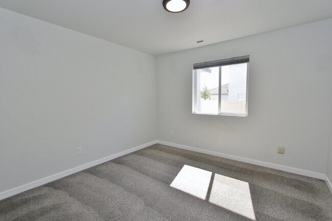 Building Photo - 2255 N Blue Marsh Wy