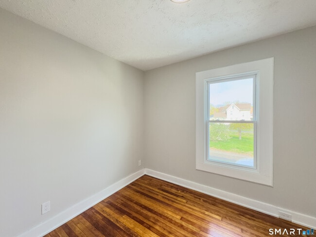 Building Photo - 316 Tyler St