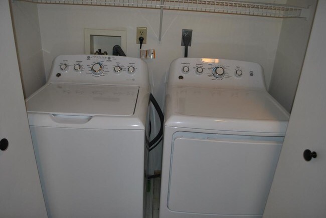 Building Photo - 9305 Turnberry Alcove