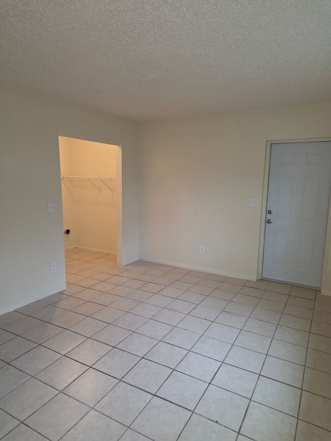 Building Photo - 3/2 DUPLEX