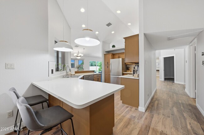 Building Photo - 10432 W Avalon Dr