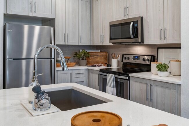 Building Photo - 8080 Essex Point Cir