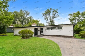 Building Photo - 820 St Anthony Ln