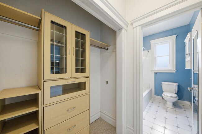 Building Photo - 2211 California St