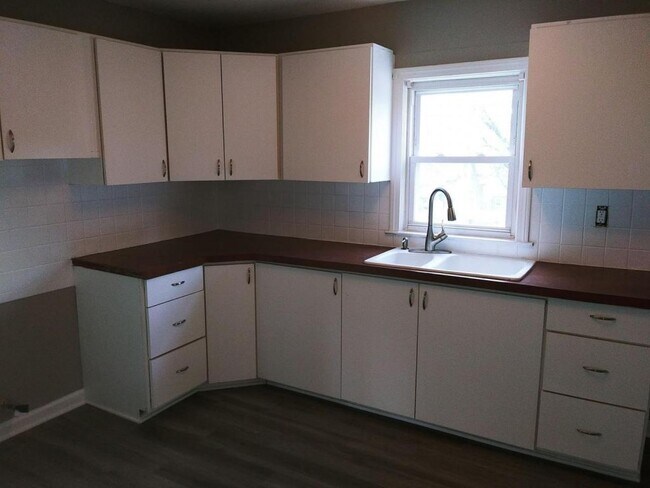 Building Photo - 213 N 27th St