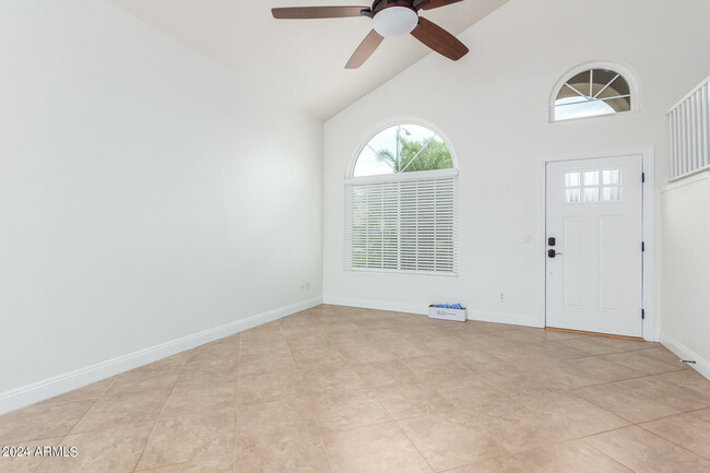 Building Photo - 7217 W Crest Ln